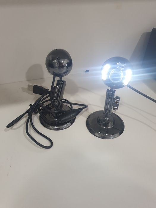 Câmaras Web USB com luz e foco manual