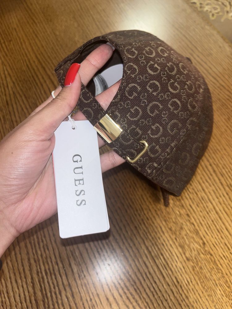 Оригінальна кепка Guess