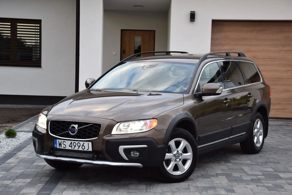 Volvo XC 70 D4 2,4 AWD LIFT LEDY Xenon PDC P+T Skóry Grzane Nowa Dwumasa Hak
