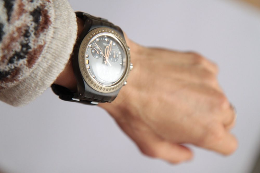 Swatch наручные женские часы с камнями swarowski