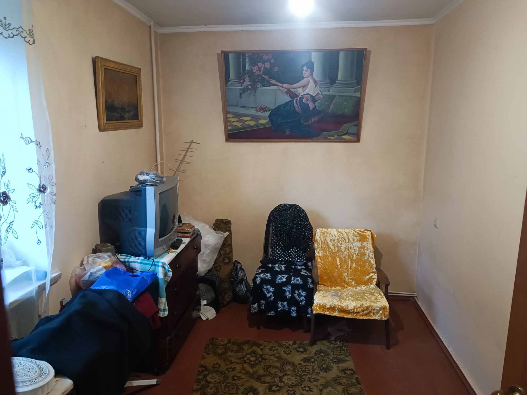 продаж чотирьохкімнатної квартири на крошні