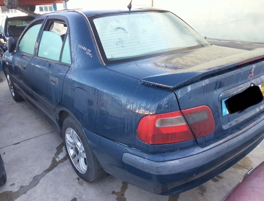 Mitsubishi Carisma  1.9 TD de 2000 disponível para peças