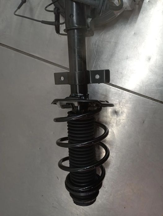 Amortecedor frente direito RENAULT Clio V (BF_)