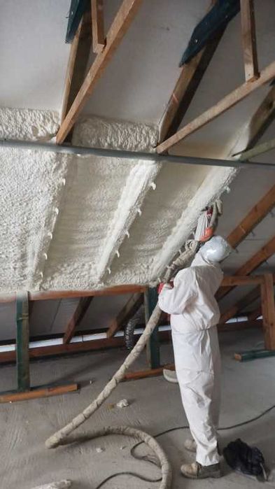 Piana PUR, Ocieplenie poddasza, ocieplanie piana, izolacja pianką