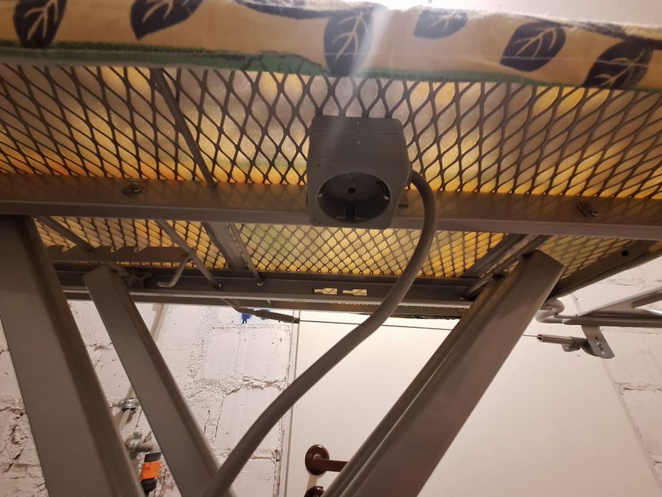 Deska do prasowania z gniazdkiem