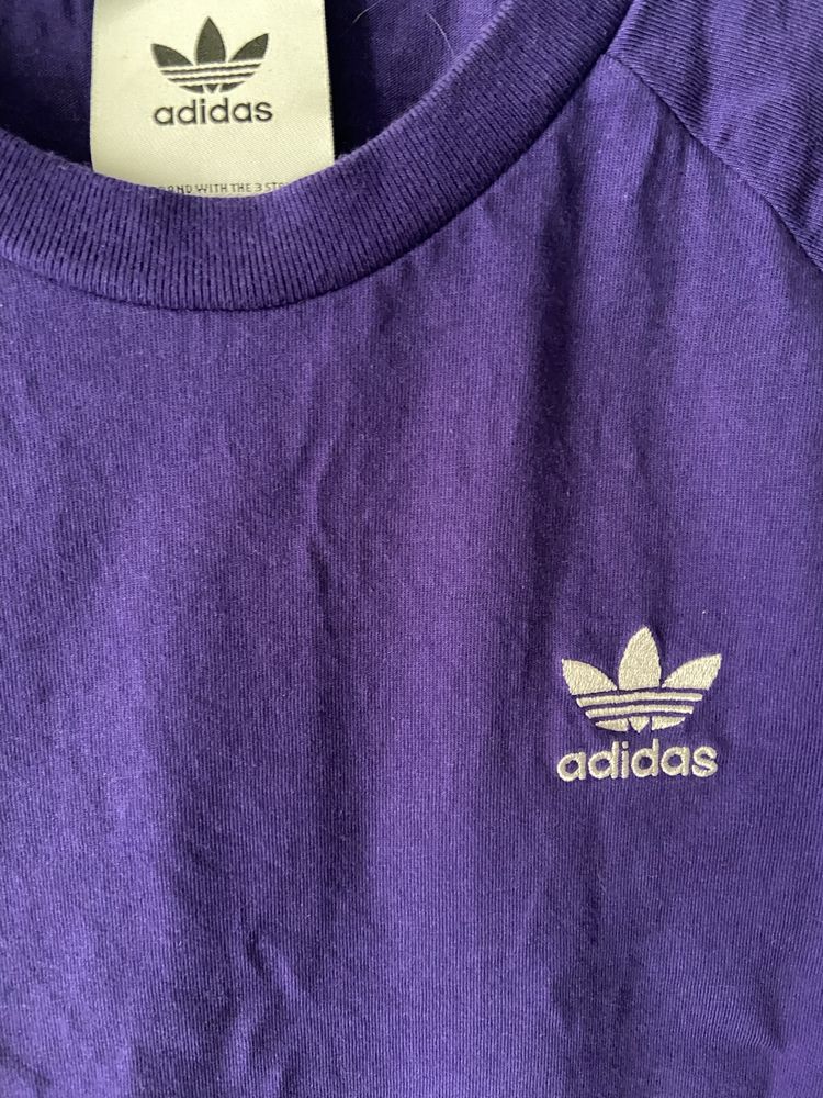 Koszulka Adidas z logo haftowanym