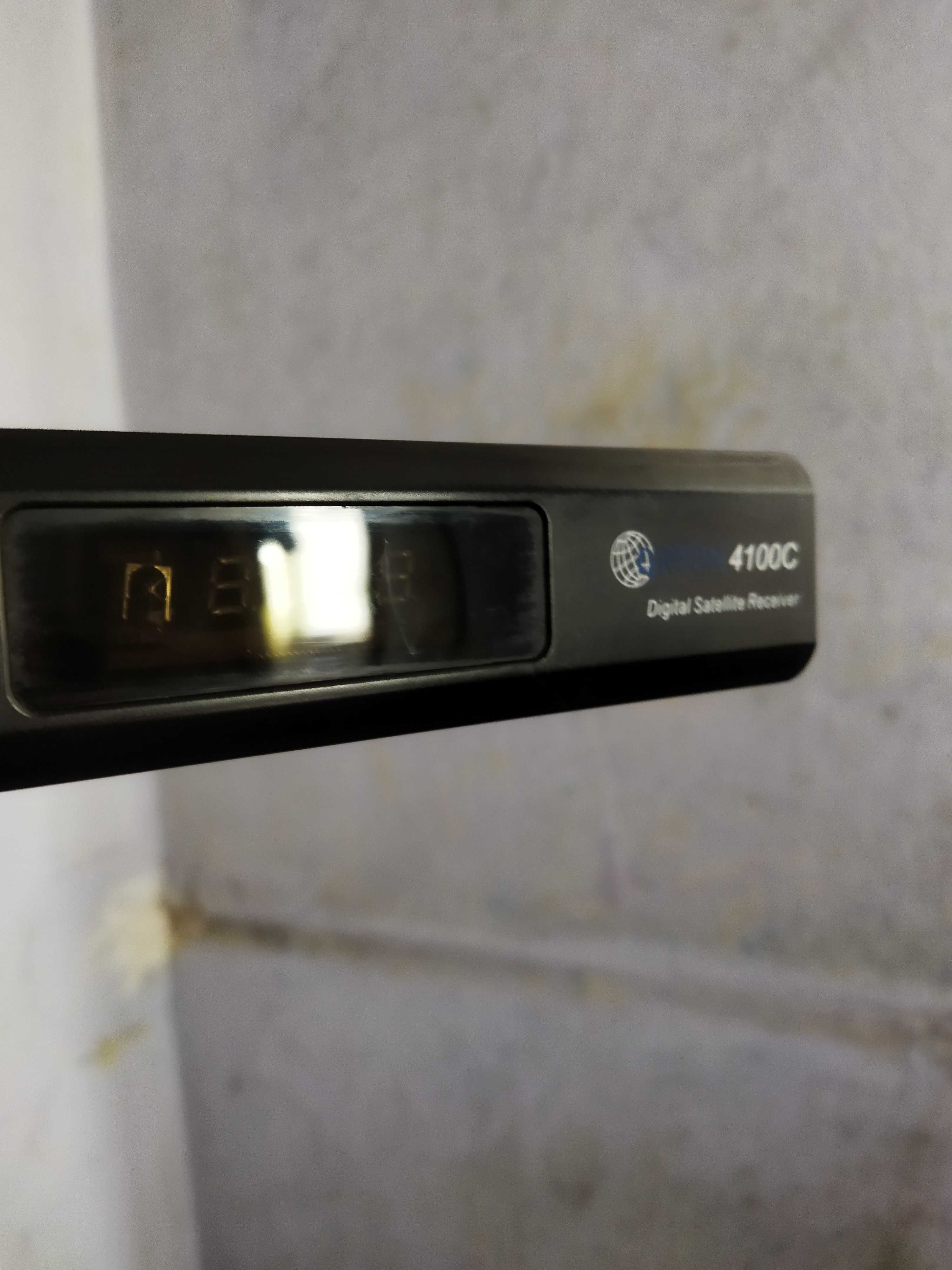 Тюнер,set top box,приставка до супутникового телебачення Orton 4100c