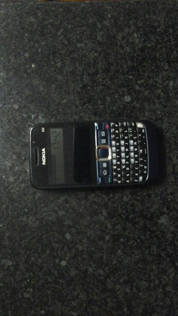 NOKIA E 63 com carregador