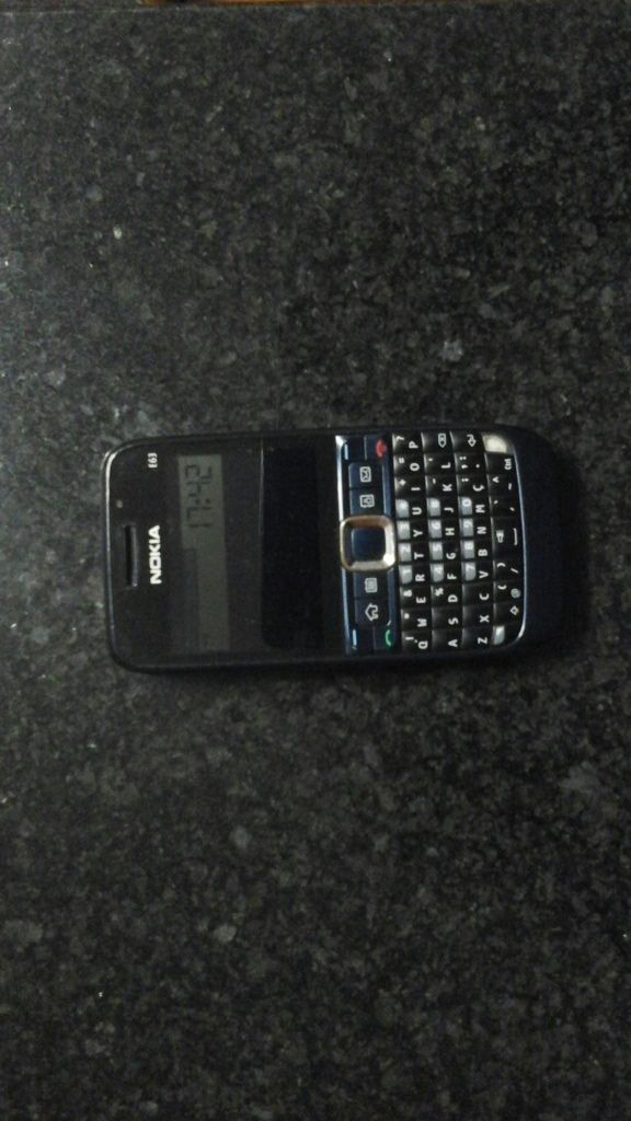 NOKIA E 63 com carregador