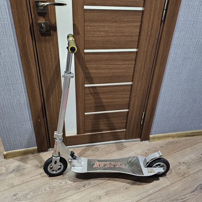 Продам дитячий самокат в гарному стані