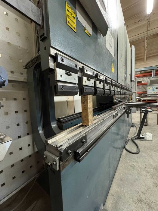 Prasa krawędziowa DURMAZLAR E 37160 – 160 ton, 3700 mm, CNC, rok 2008