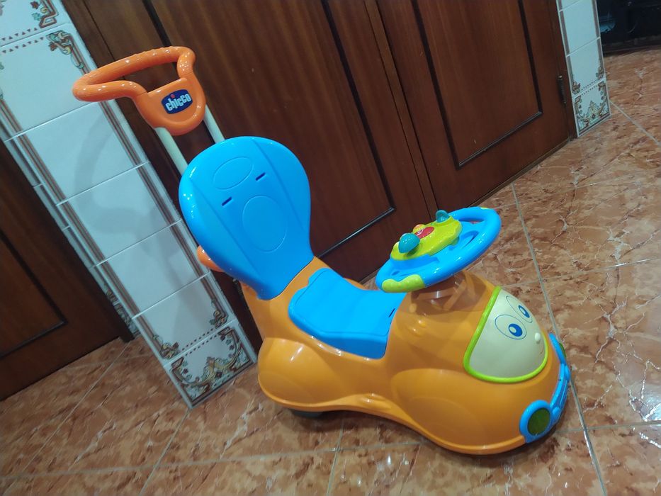 Triciclo carrinho brinquedo da Chicco para bebé casa quarto carro