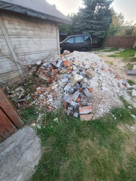 Oddam gruz i ogrodzenie betonowe