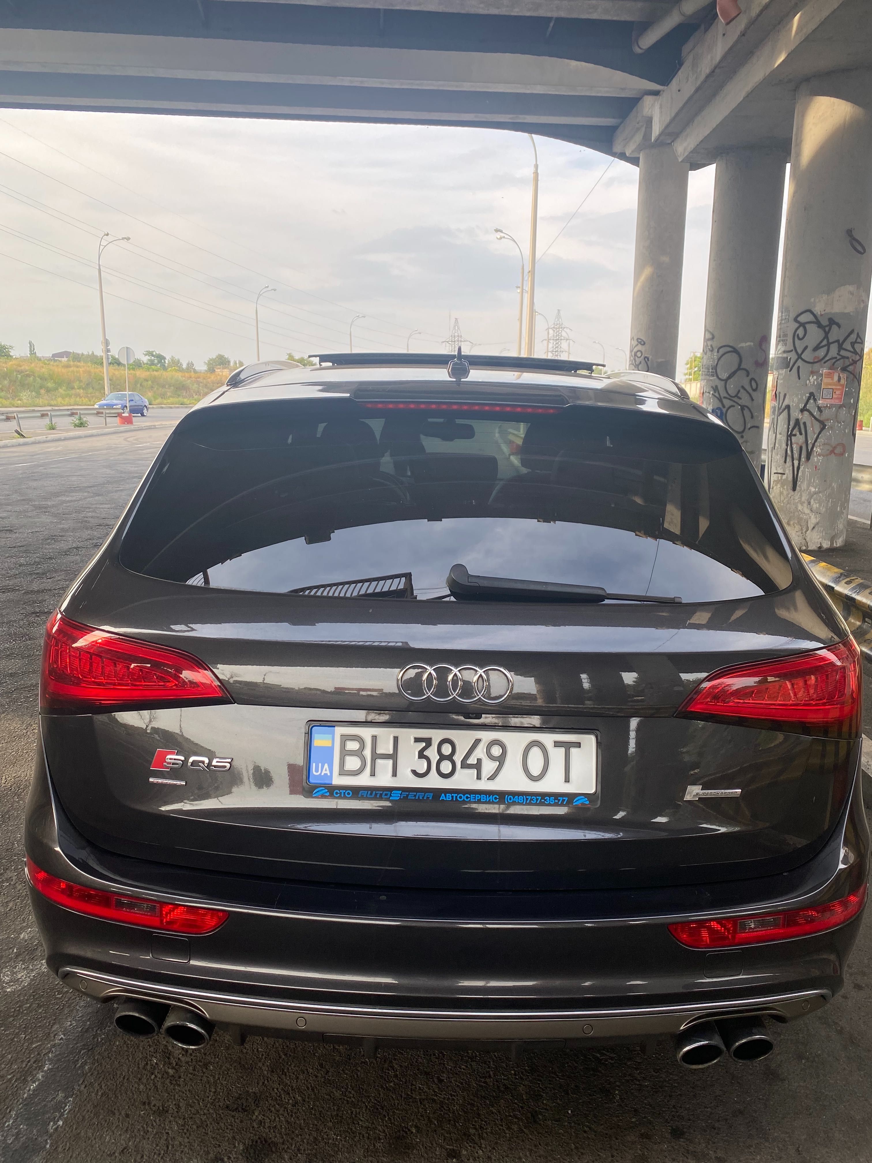 Продам машину Audi SQ5