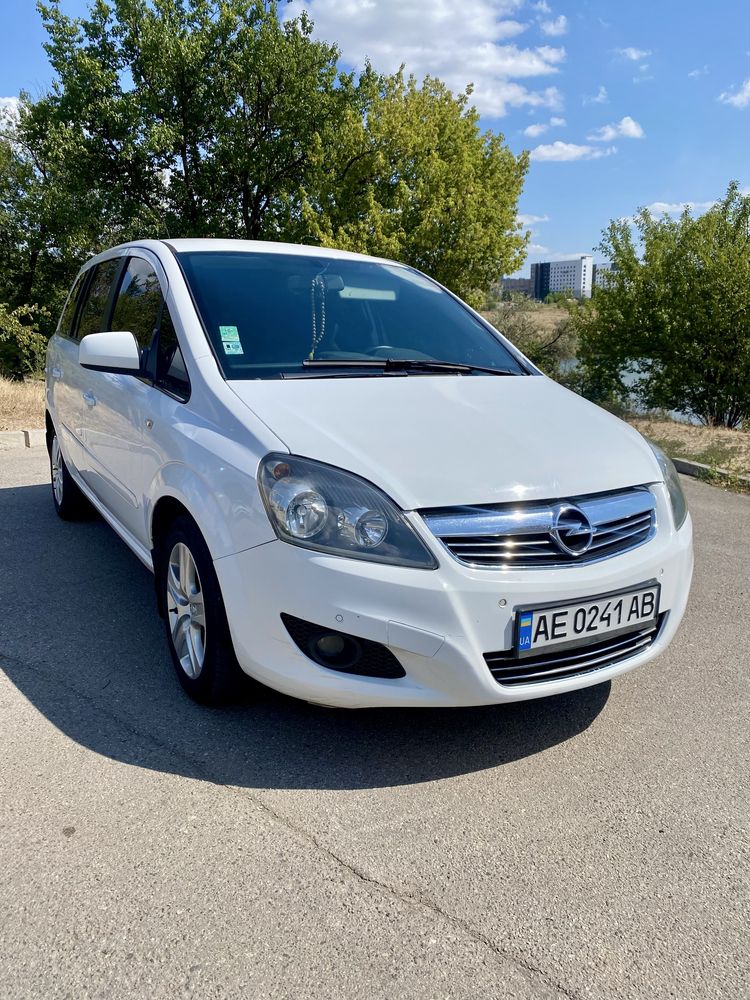 Продам автомобіль opel zafira 2011 1.6 CNG