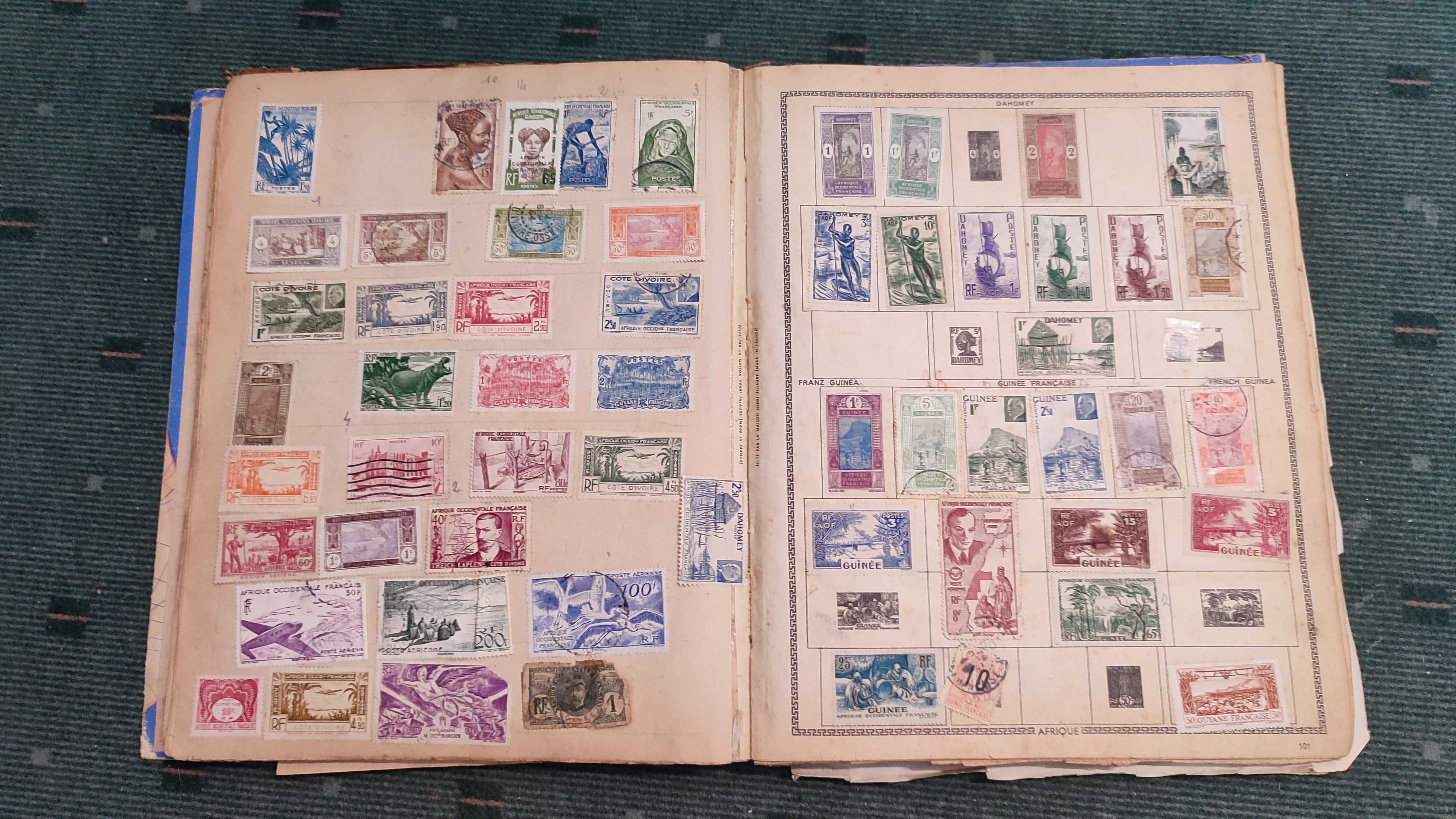 Album antigo de selos com cerca de 4000 selos