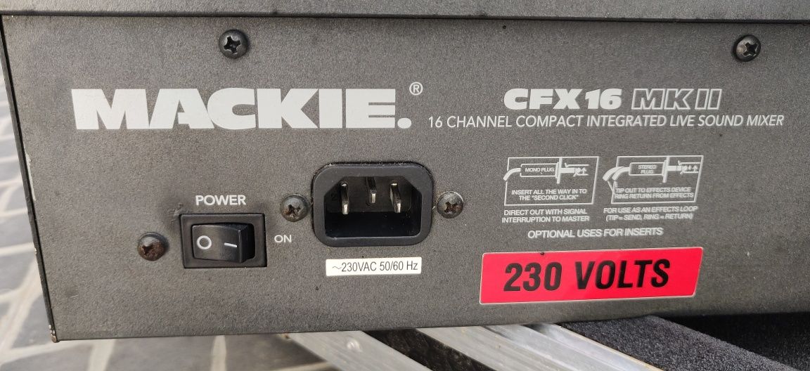 Mesa de som Mackie CFX16 MK2 com case alumínio