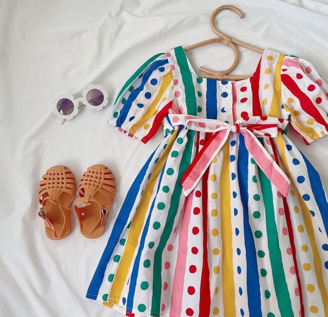 Разноцветное платье с пашым рукавом и завязкой сзади