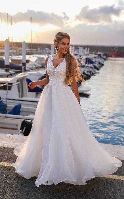 Suknia ślubna #1 ecru linia A koronka zdobienia cekinki rozmiar 38 M