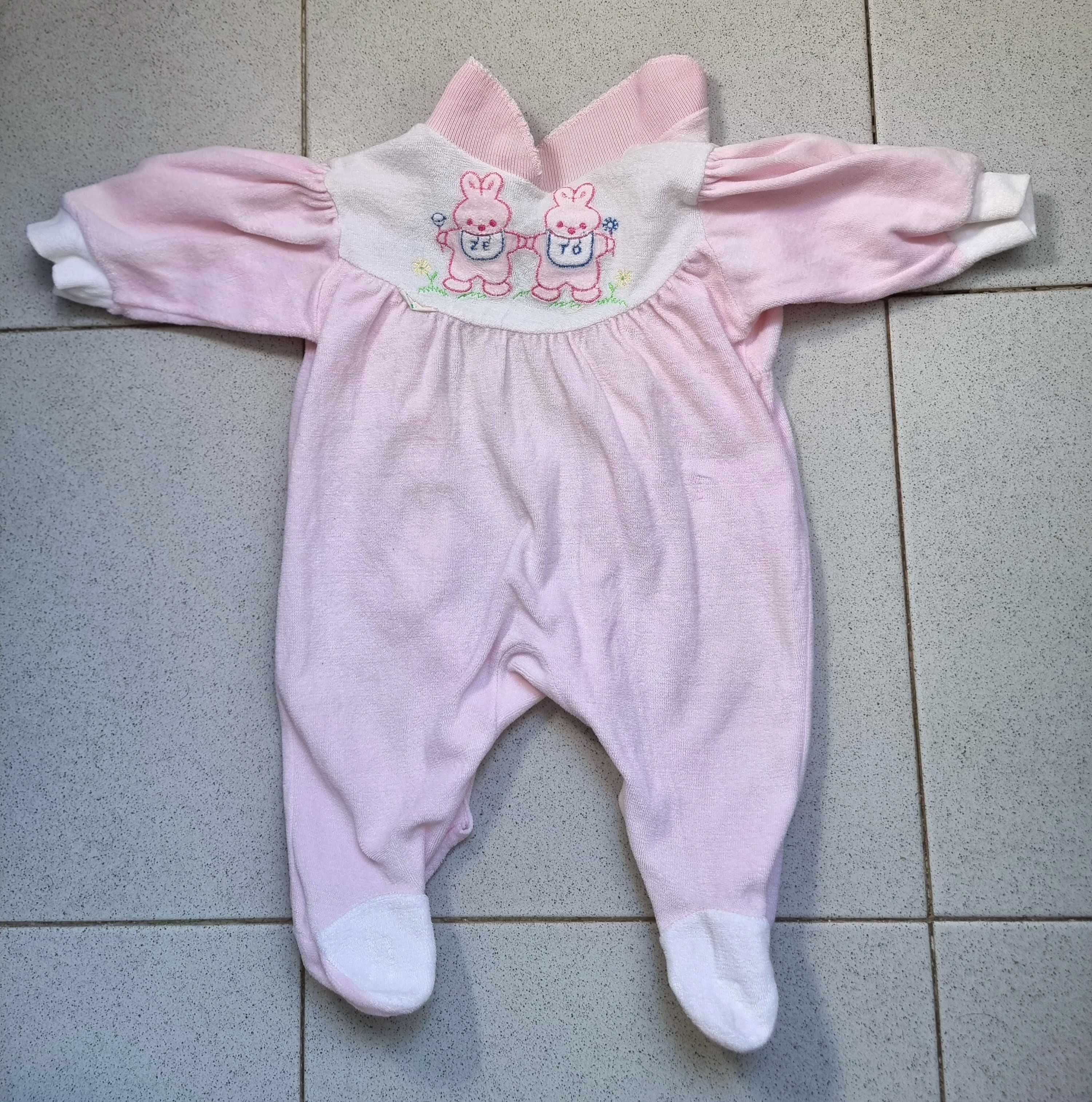 Conjunto de dois babygrows rosa com coelhinhos, 1 mês