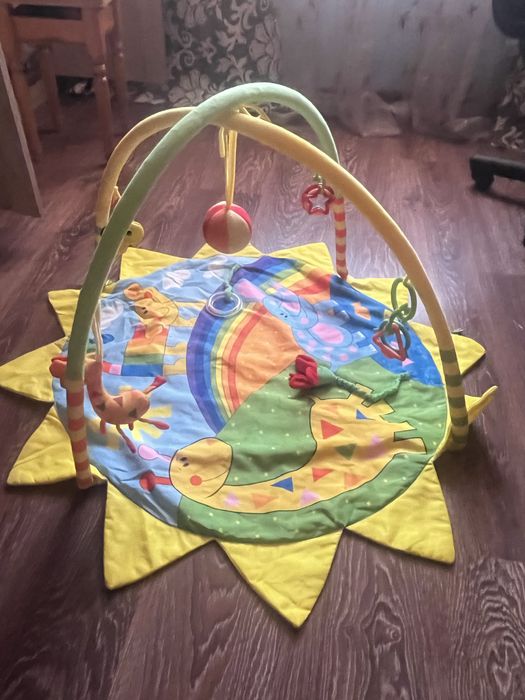 Розвиваючий килимок для немовлят.