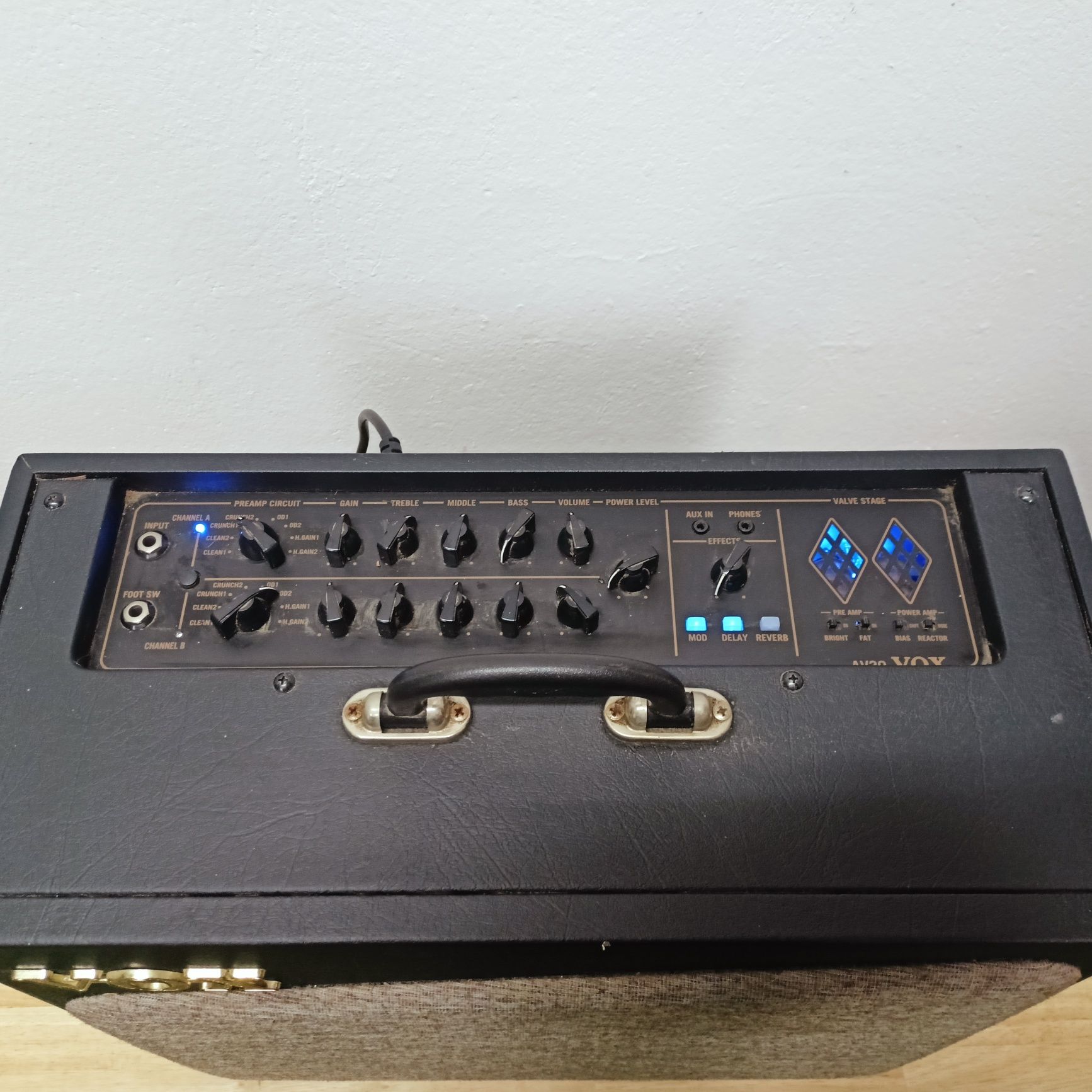 Wzmacniacz gitarowy combo lampowy -VOX AV30.