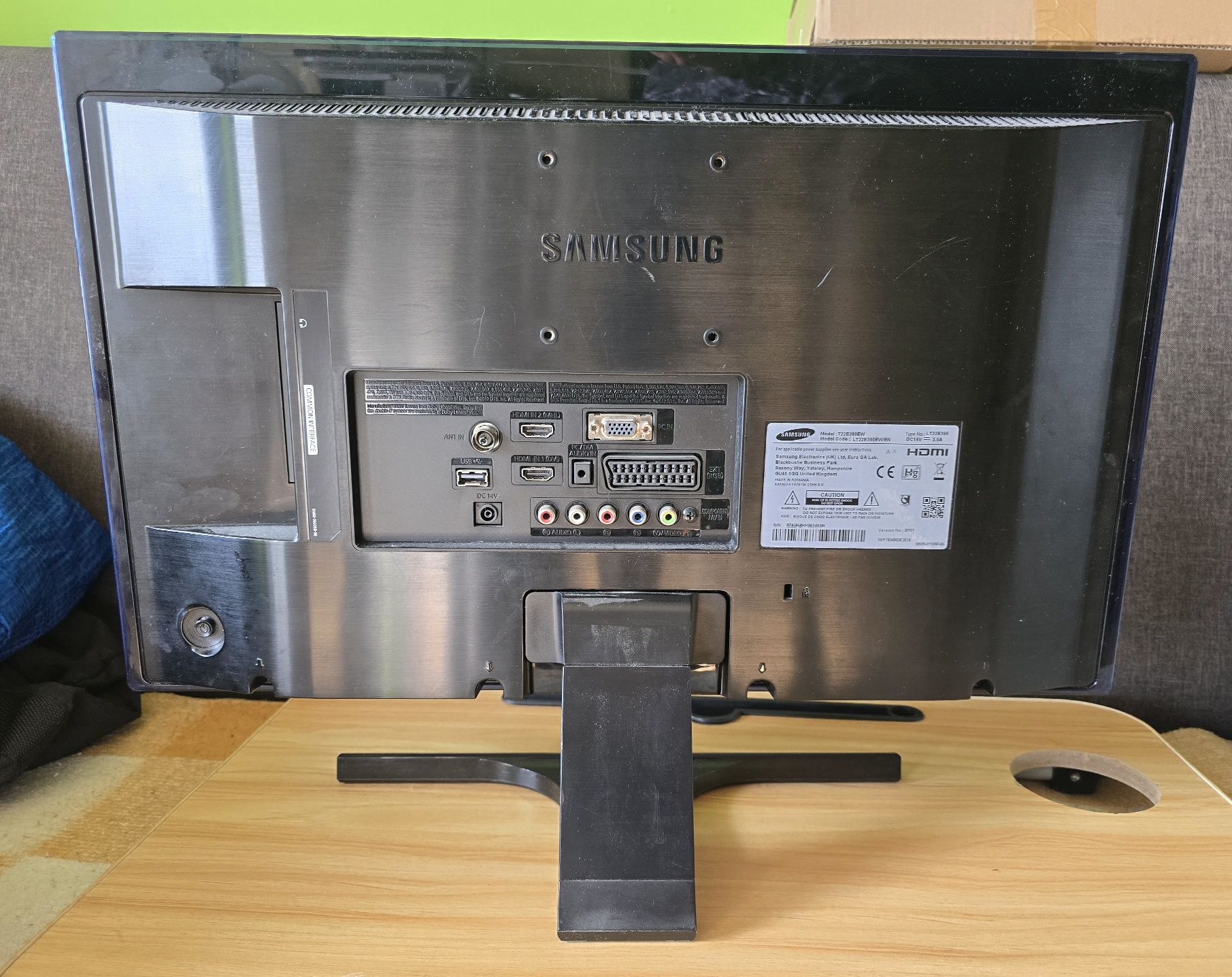 Monitor Samsung T22E390EW / 2 x HDMI / pilot