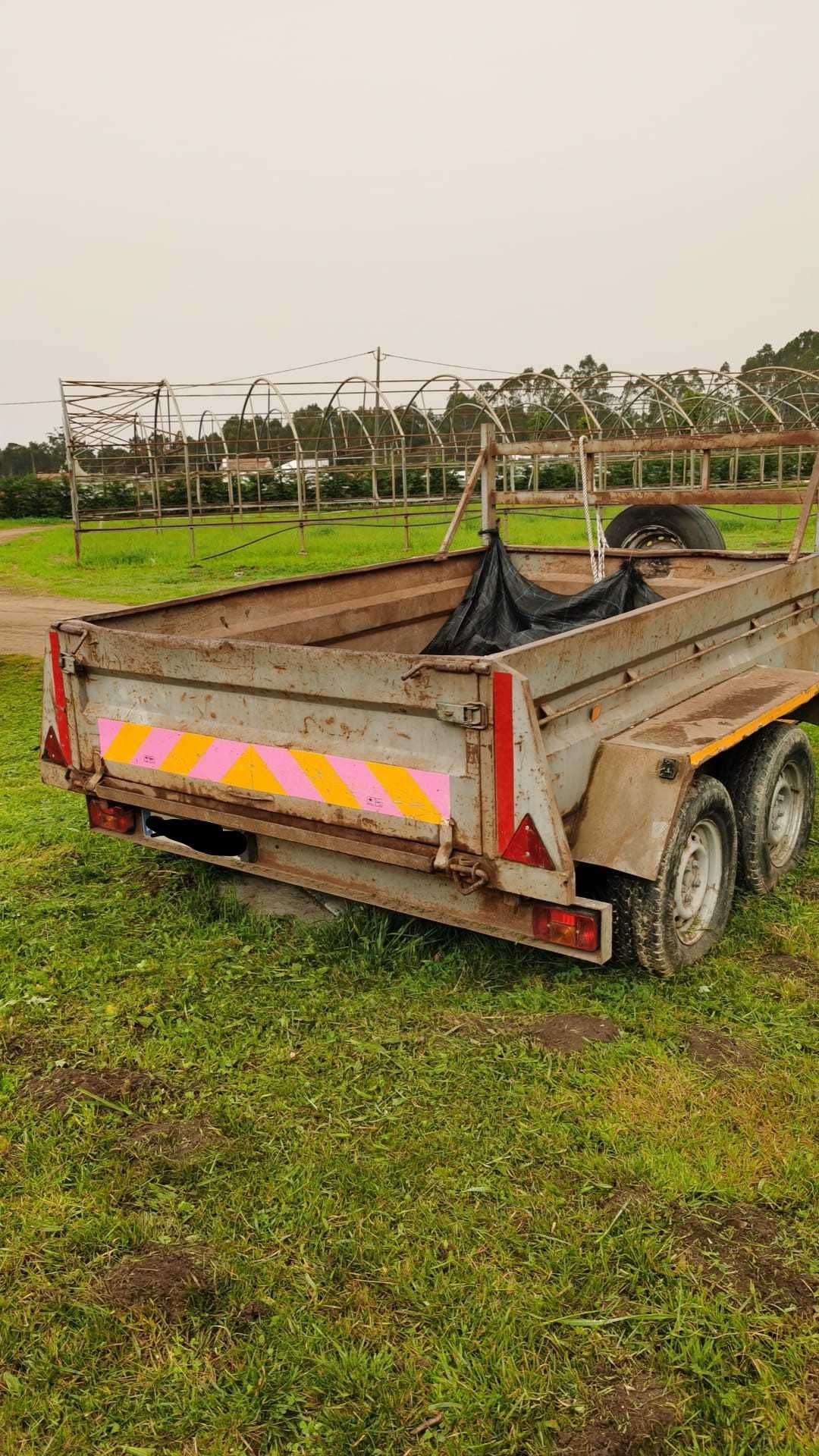 Reboque de mercadorias basculante em ferro - IVA dedutível