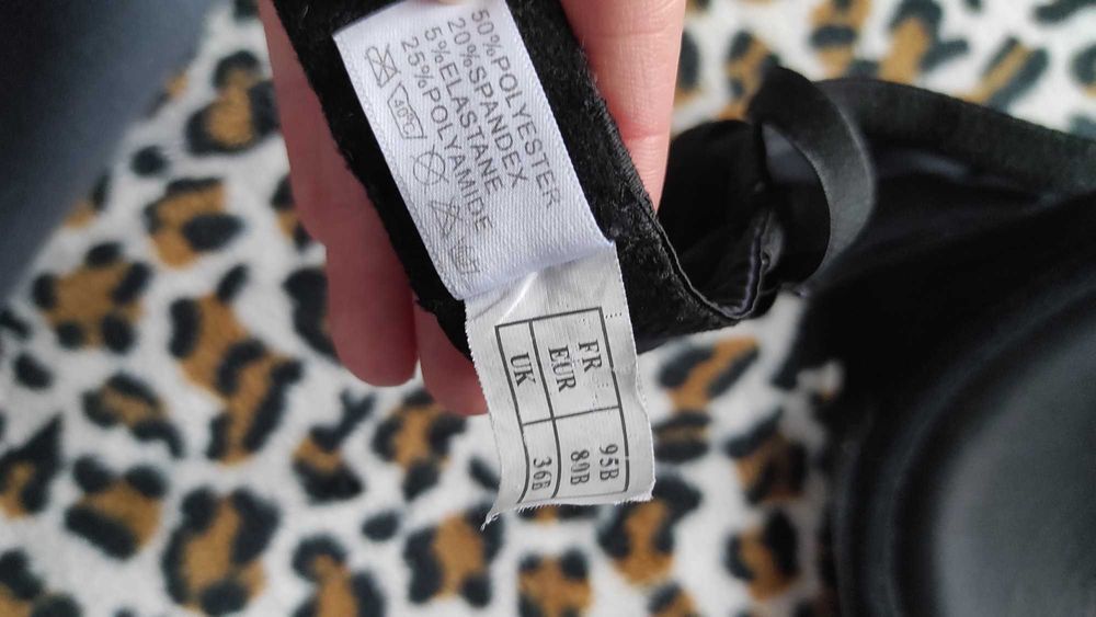 Czarny biustonosz gładki lekki push up basic