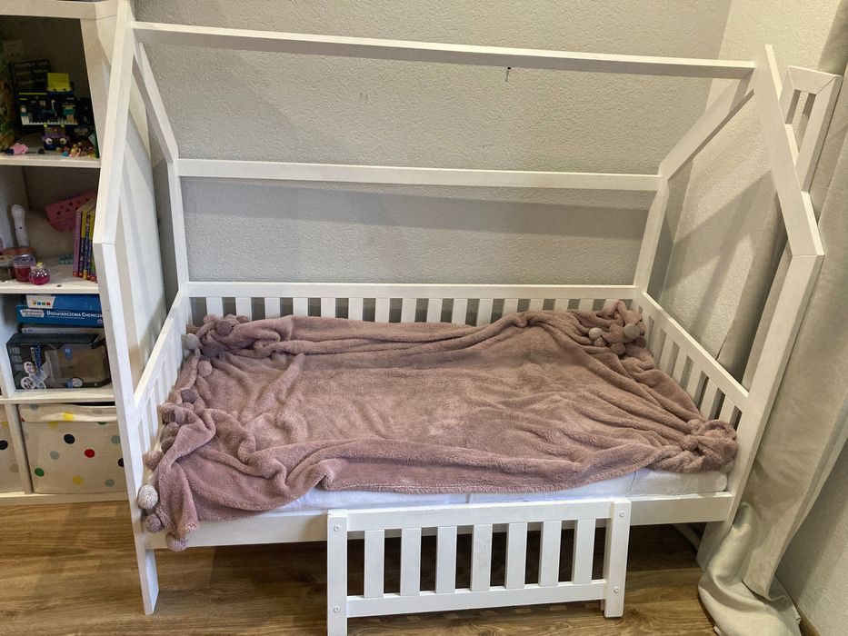Łóżko domek ze stelażem Lanomeble Oskar + materac