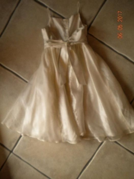 Śliczna sukienka r. 128, na 5-6 lat.
