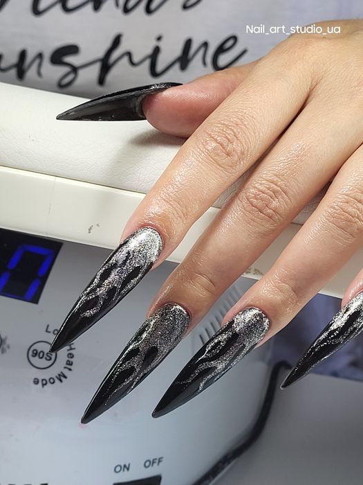 Манікюр з укріпленням. Нарощування нігтів. Викладний френч