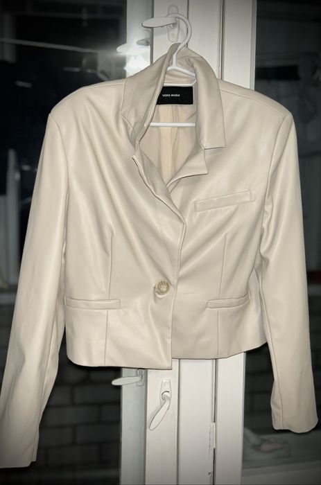 Укорочений піджак з еко-шкіри