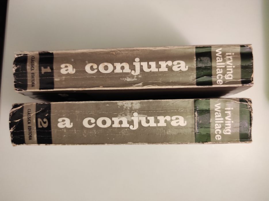Volumes 1 e 2 da coleção "A conjura"