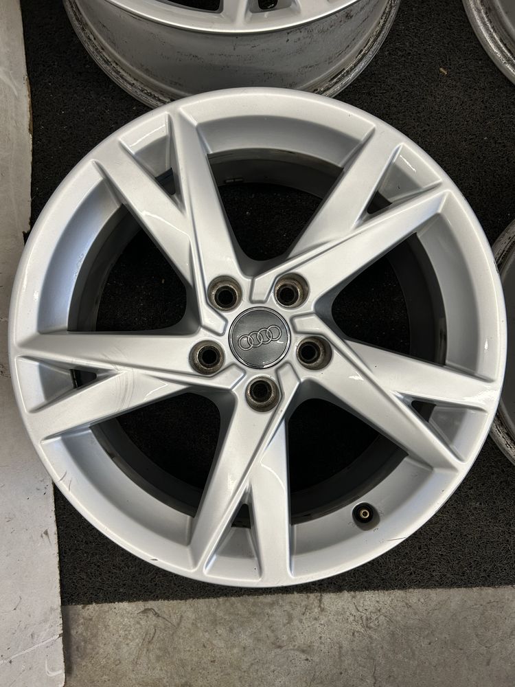 105 Felgi Aluminiowe Oryginał AUDI R 17 5x112 otwór 66,6 Bardzo Ładne