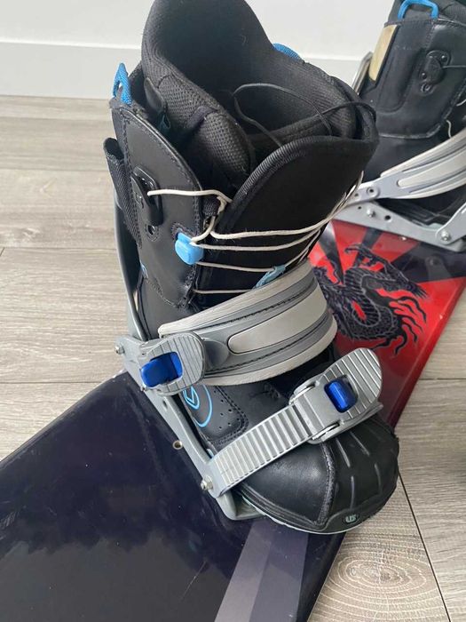 deska snowboard wiązania buty kask gogle rękawice dla dziecka