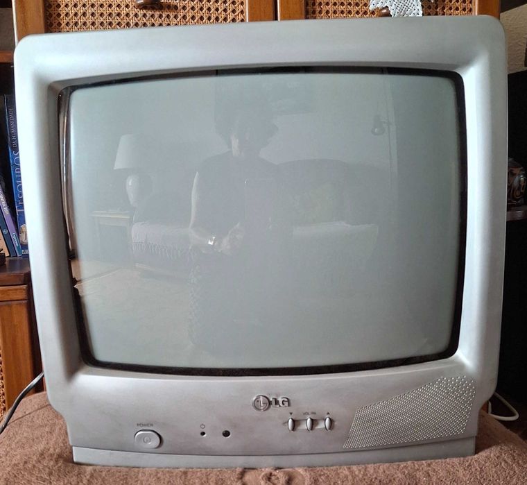 Televisão modelo antigo