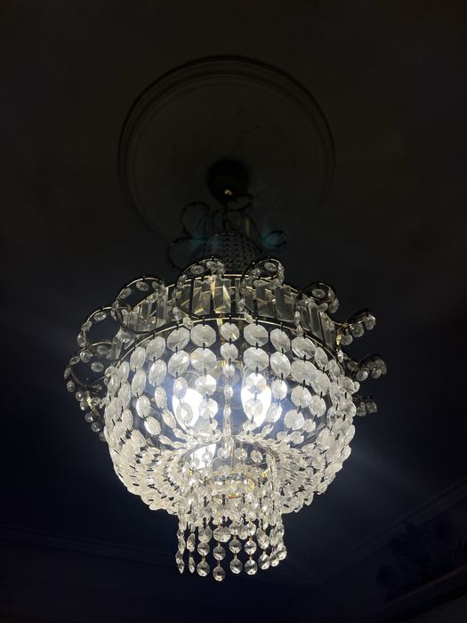 Продам хрустальную люстру