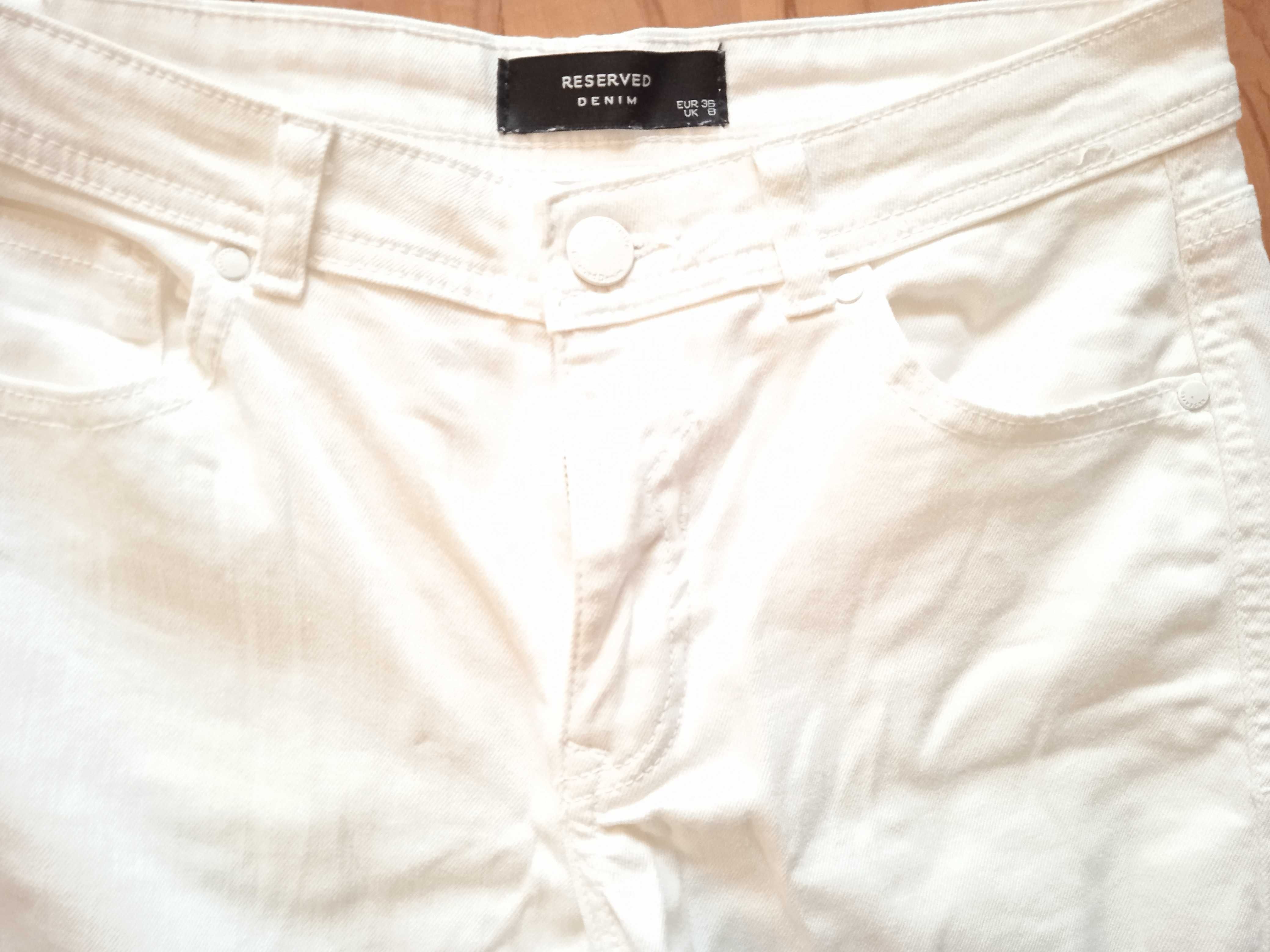 Białe spodnie z dżinsu Reserved rozmiar 36=XS