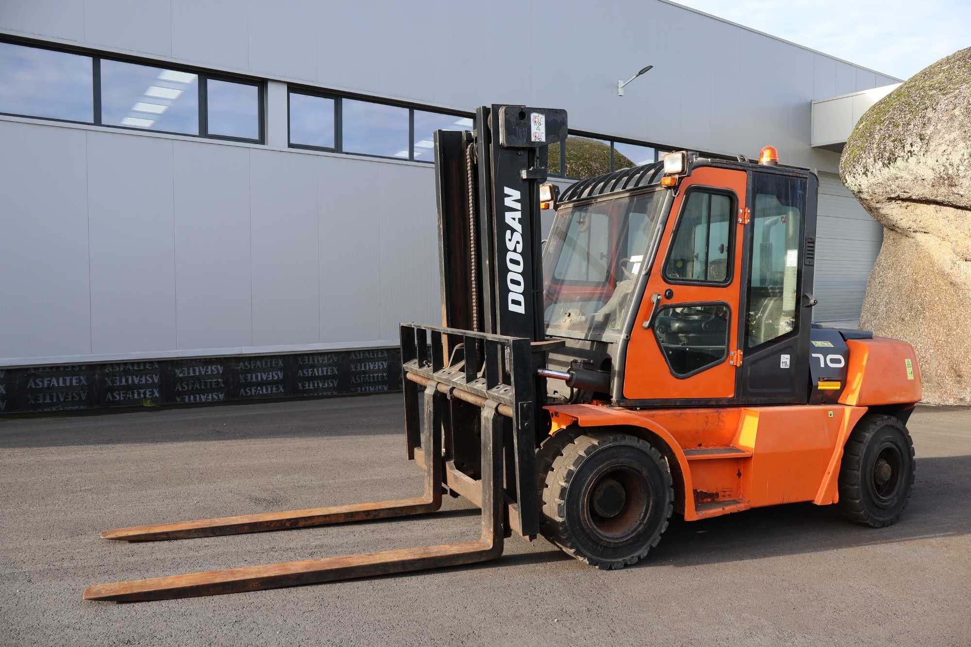 Empilhador DOOSAN D70S 7Ton