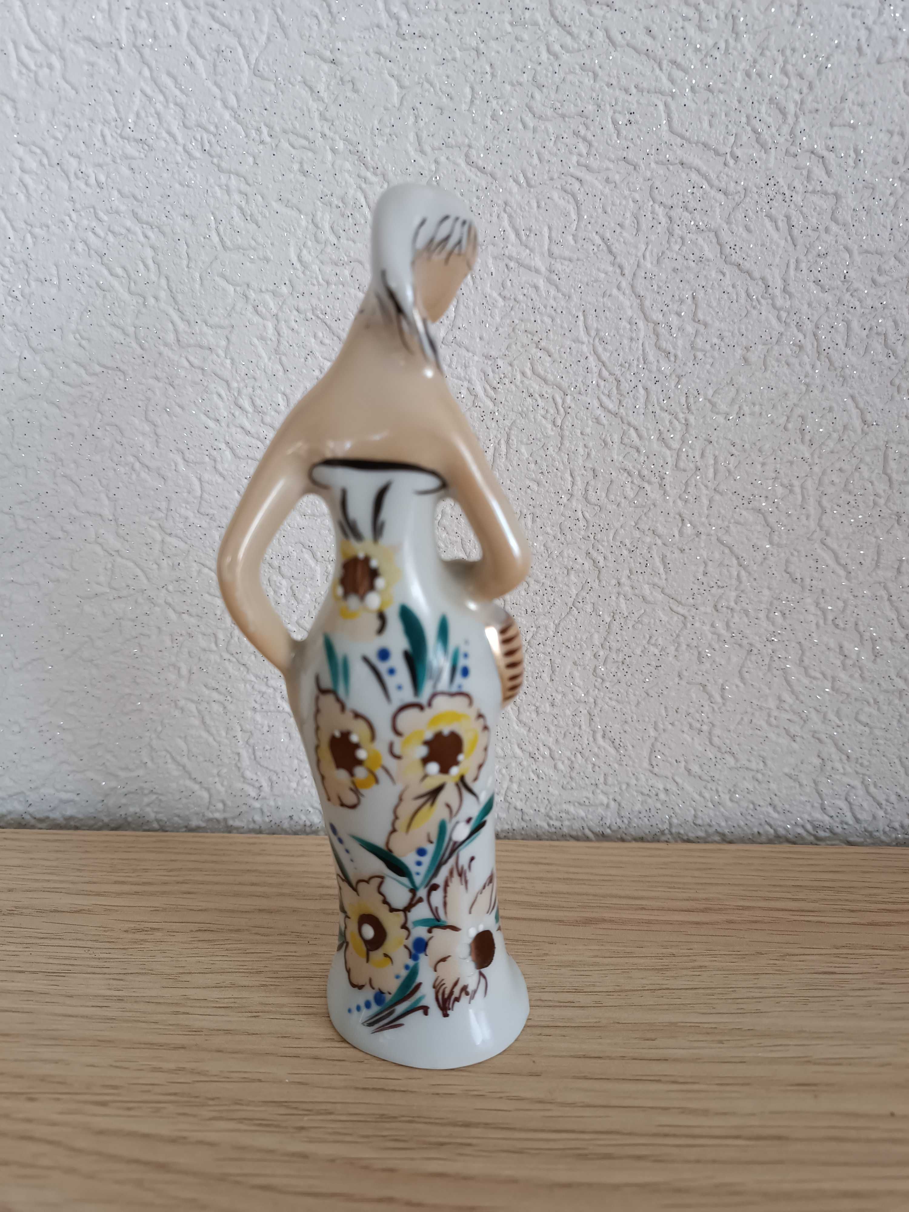 GRZYBIARKA Figurka porcelanowa " Dama z koszem"