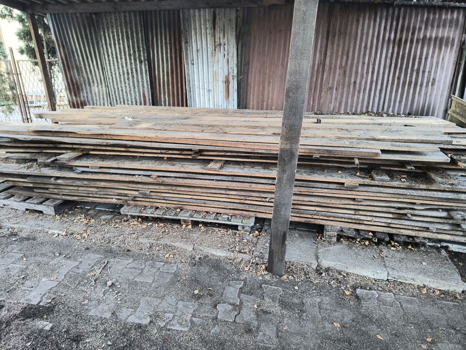 drewno, stare deski i krokwie