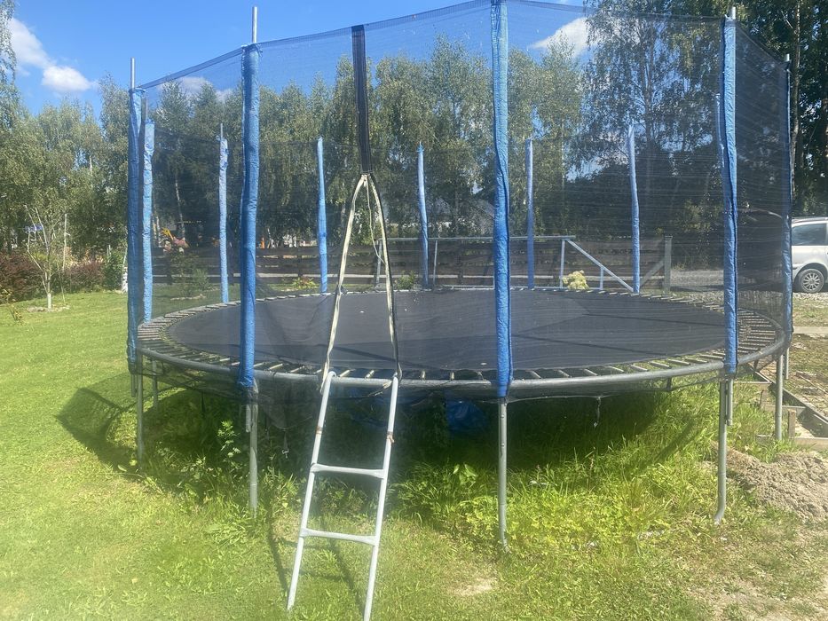 Ogromna trampolina