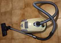 Excelente aspirador Miele de 2000 Watts