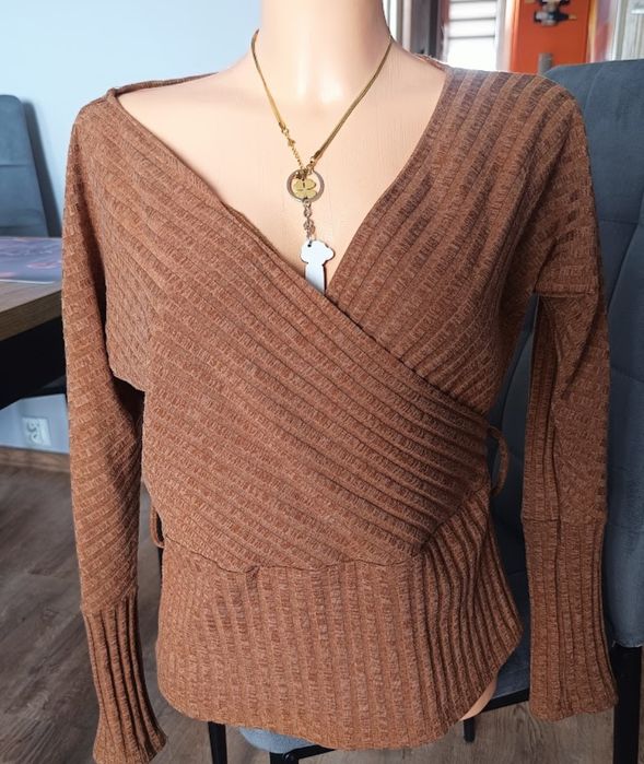 Brązowa prążkowana kopertowa bluzka Shine rozmiar M