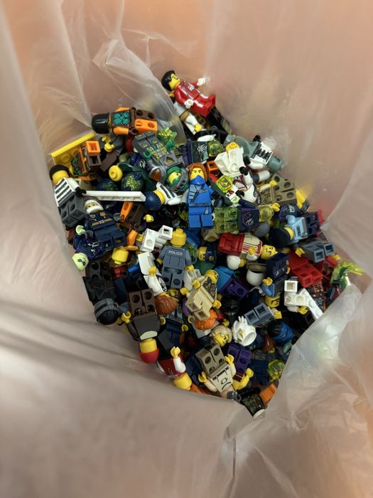 лего фігурки.