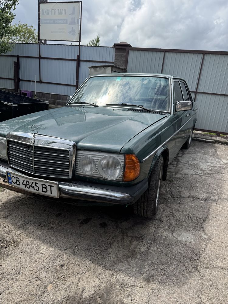 Mercedes W123 E230
