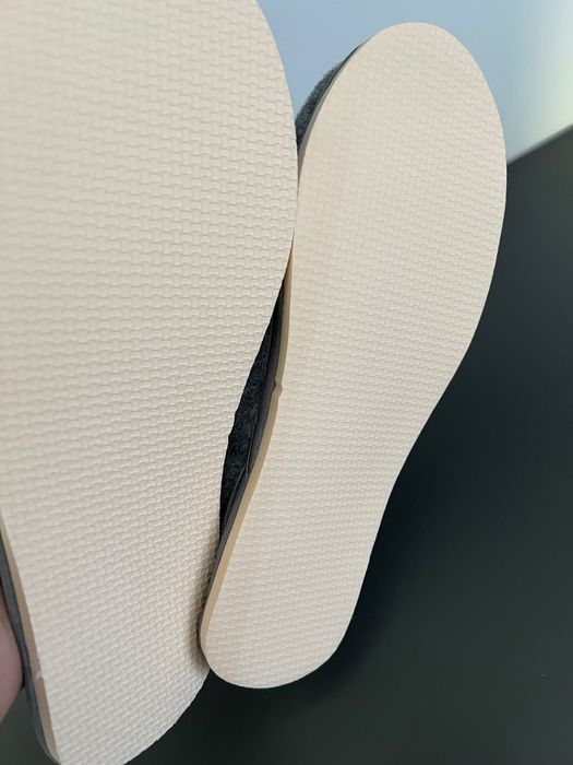 Тапочки чоловічі з вовняним утепленням,дуже теплі.