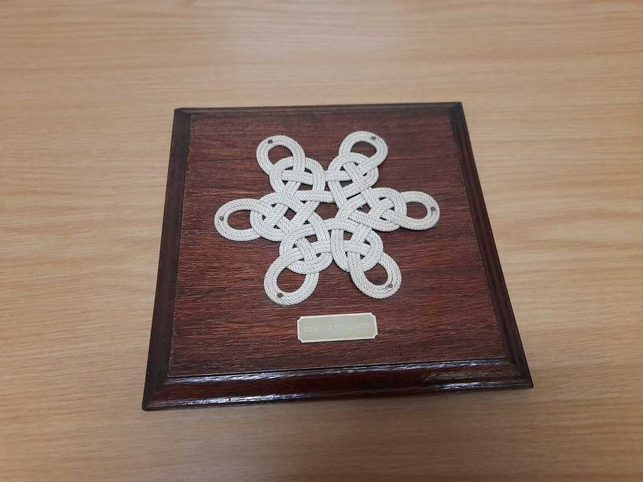 Quadros com Nó (Coxim Estrelado 20 x 20 cm e 24 x 24 cm)