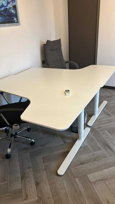 офісні меблі IKEA BEKANT